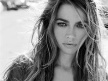 Denise Richards photo