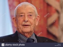Derek Fowlds