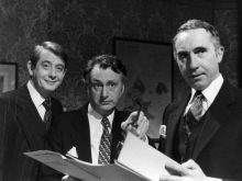 Derek Fowlds