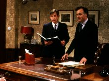 Derek Fowlds