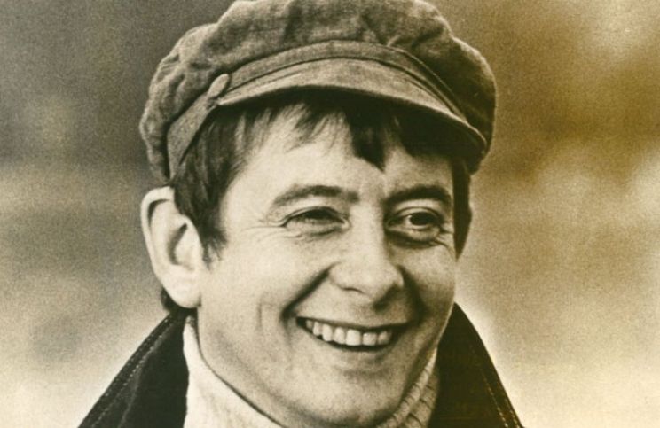 Derek Fowlds