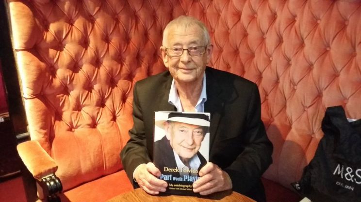 Derek Fowlds