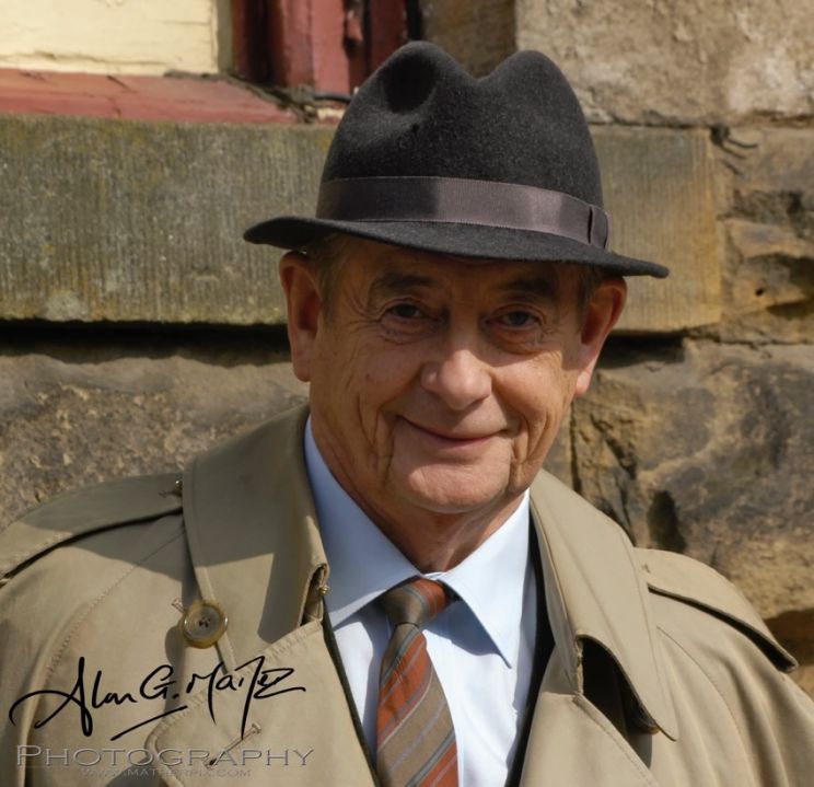 Derek Fowlds