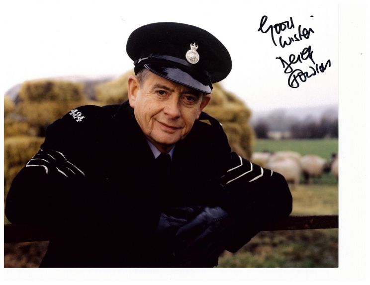 Derek Fowlds