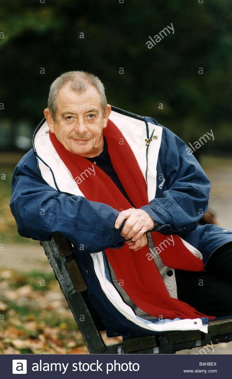 Derek Fowlds