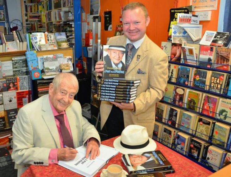 Derek Fowlds