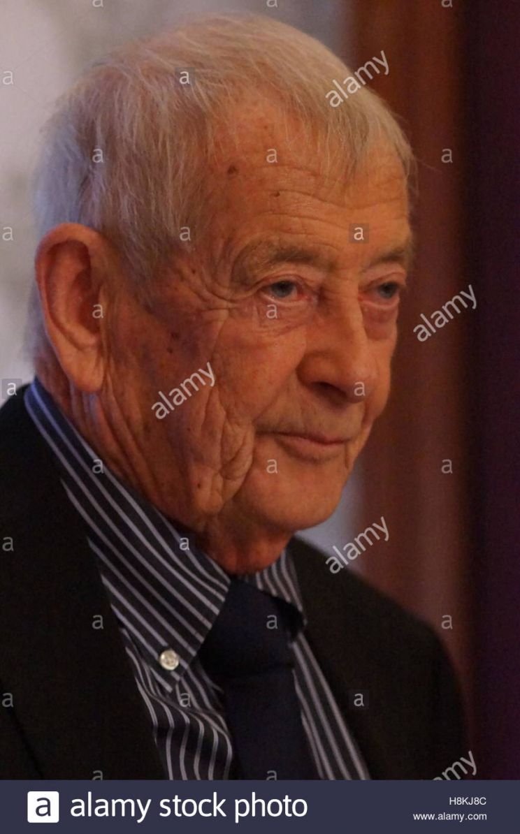 Derek Fowlds