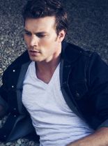 Derek Theler photo