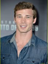 Derek Theler photo