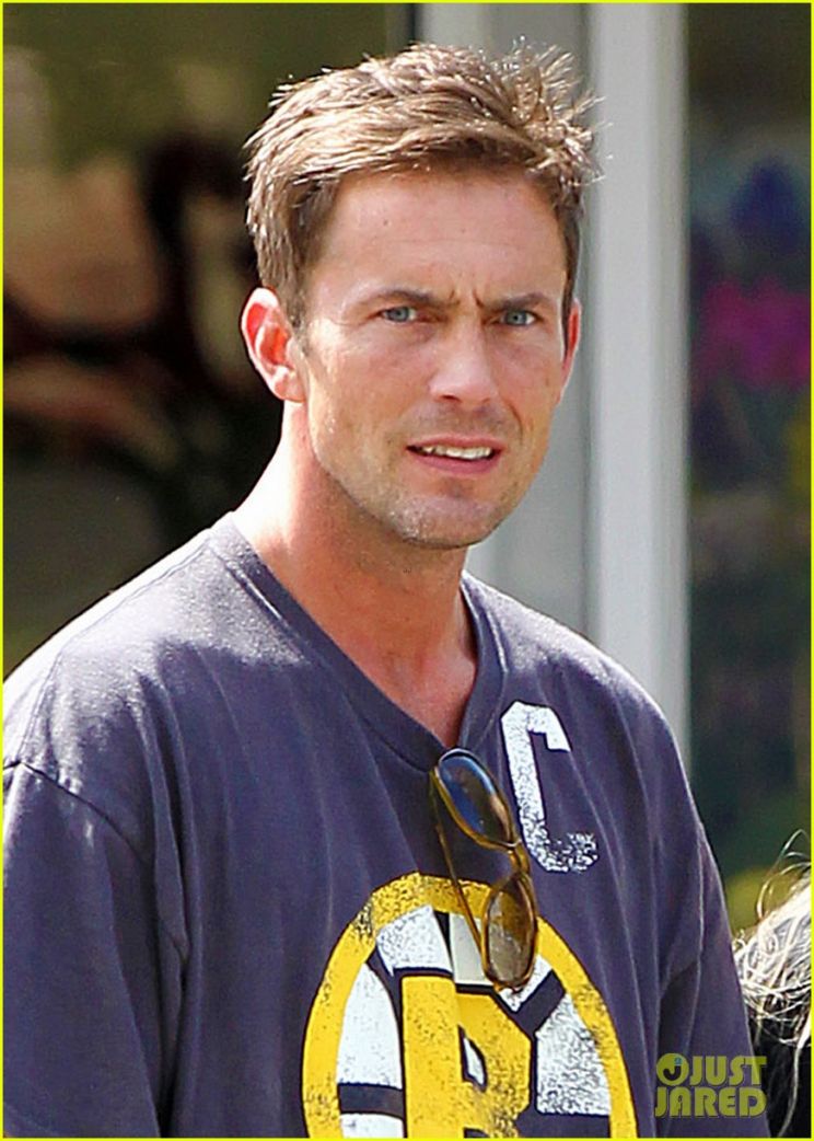 Desmond Harrington
