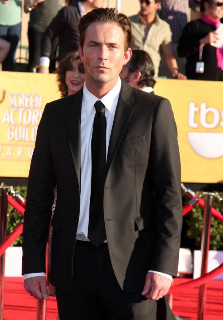 Desmond Harrington