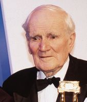 Desmond Llewelyn