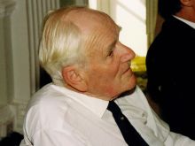 Desmond Llewelyn