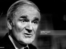 Desmond Llewelyn