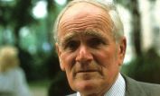 Desmond Llewelyn