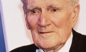 Desmond Llewelyn