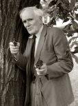 Desmond Llewelyn