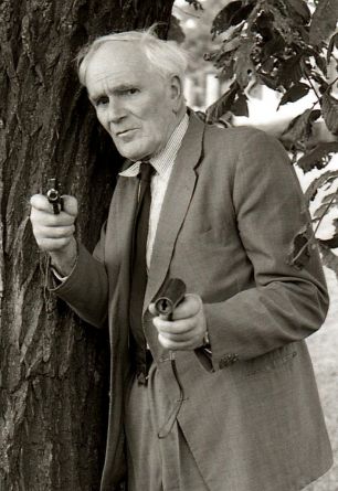 Desmond Llewelyn