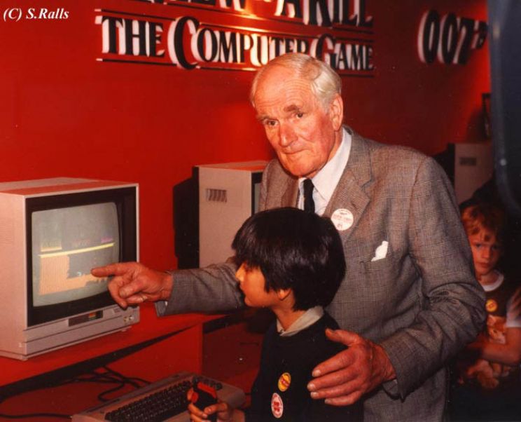 Desmond Llewelyn