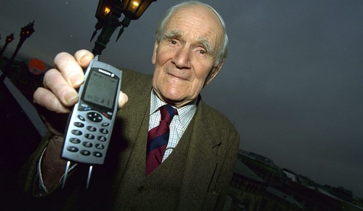 Desmond Llewelyn