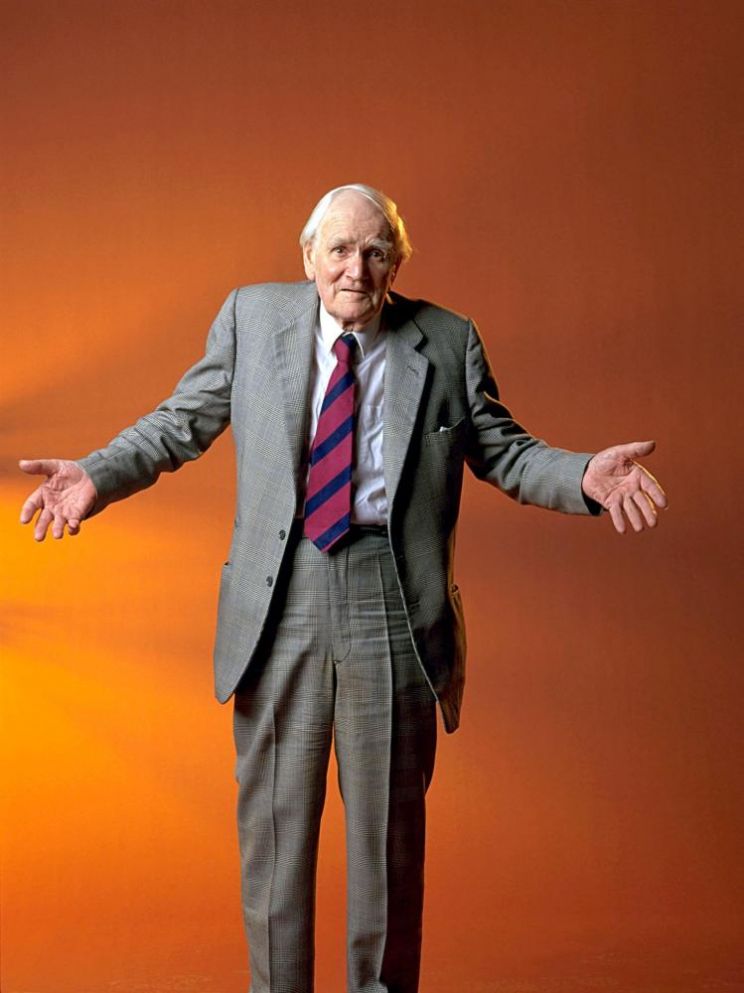 Desmond Llewelyn