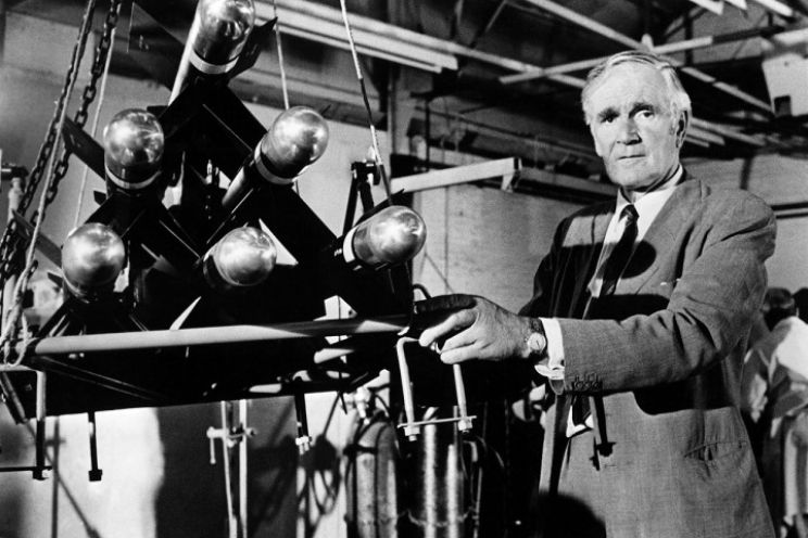 Desmond Llewelyn