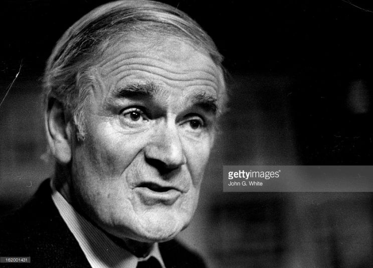 Desmond Llewelyn