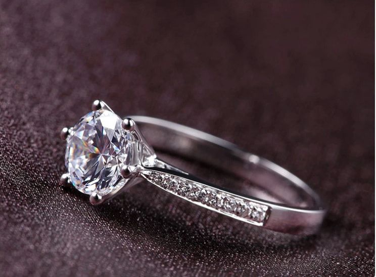 Diamonique