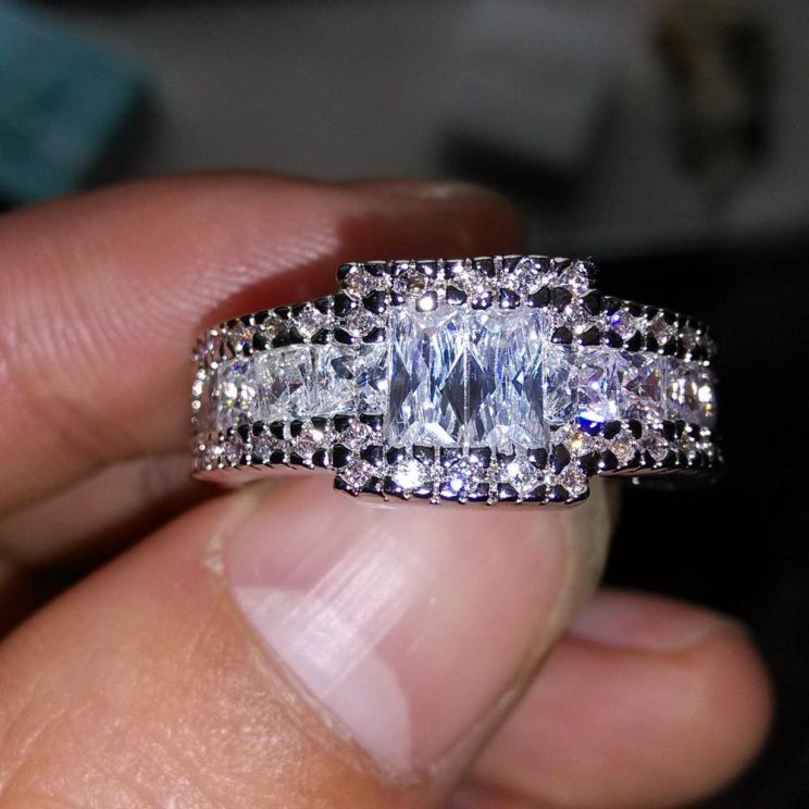 Diamonique