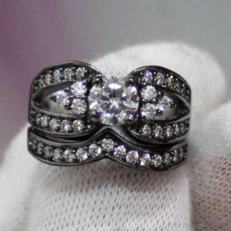 Diamonique