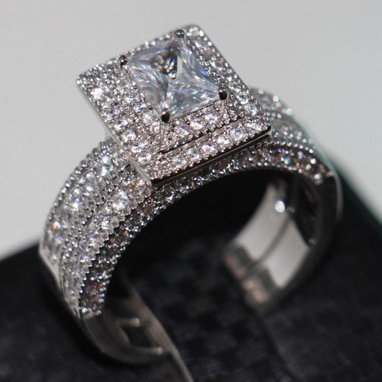 Diamonique
