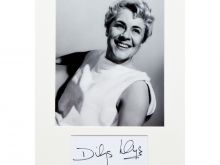 Dilys Laye photo
