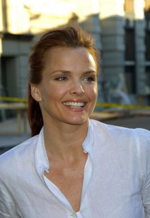 Dina Meyer