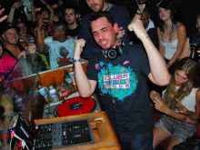 DJ AM