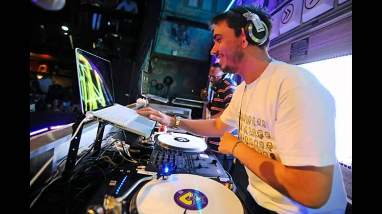 DJ AM