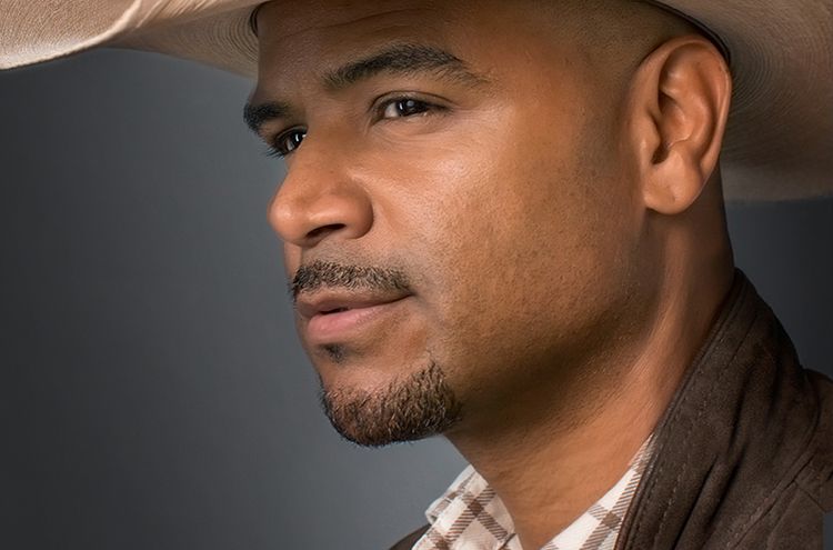 Dondre Whitfield. 