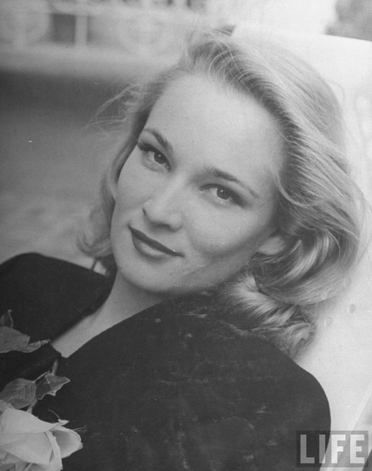 Doris Dowling