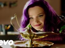 Dove Cameron photo