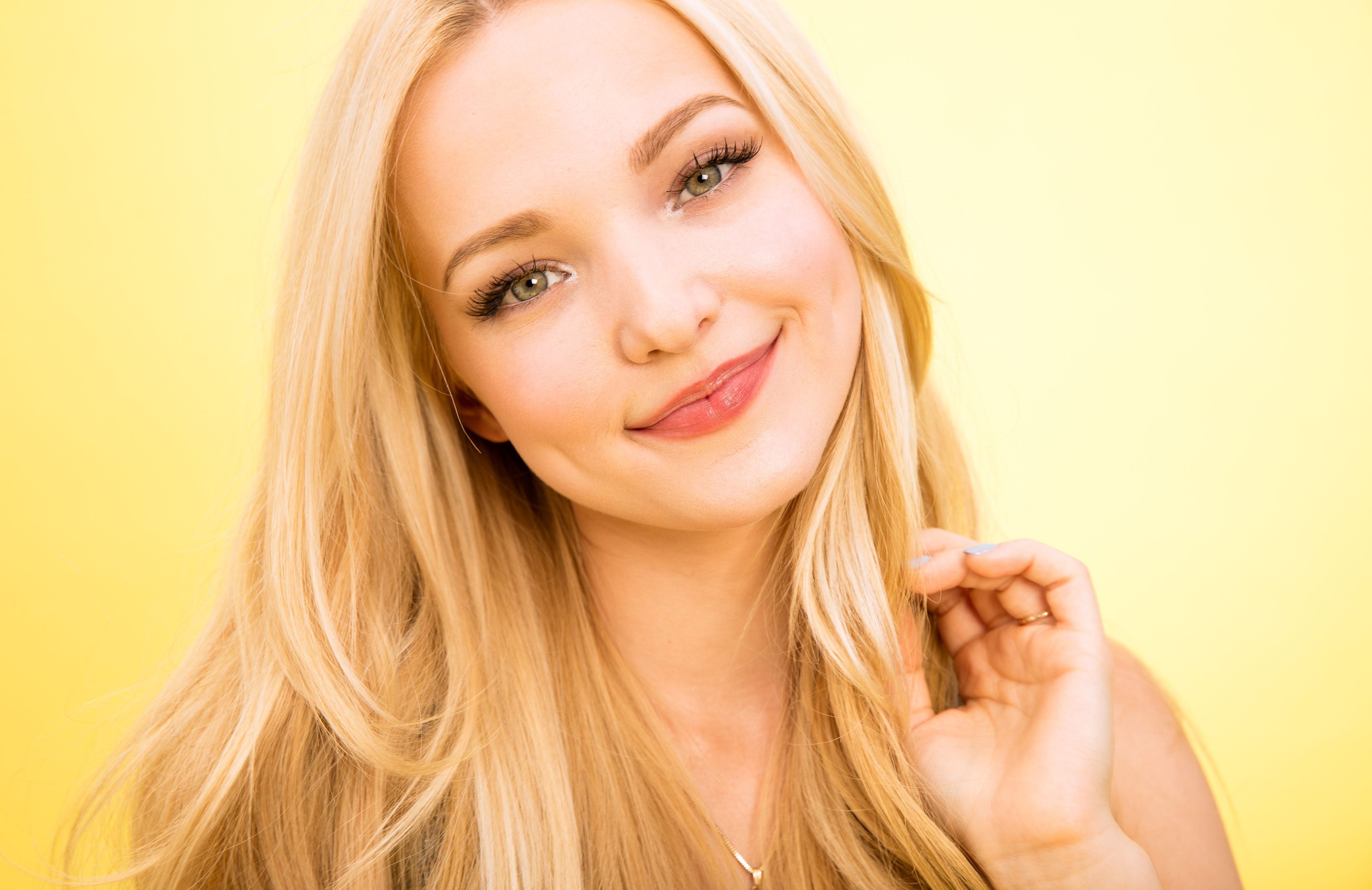 Dove Cameron. 