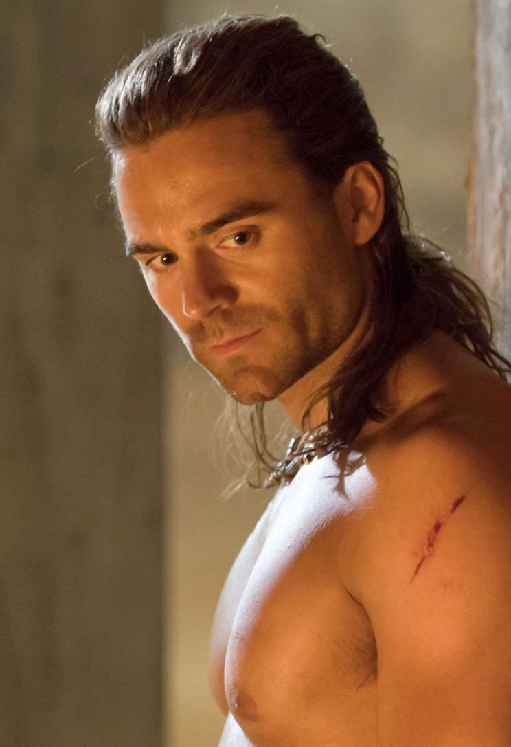 Dustin Clare