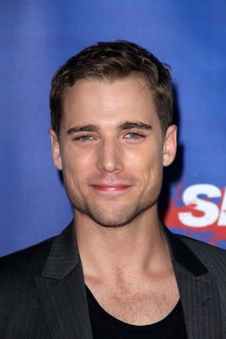 Dustin Milligan