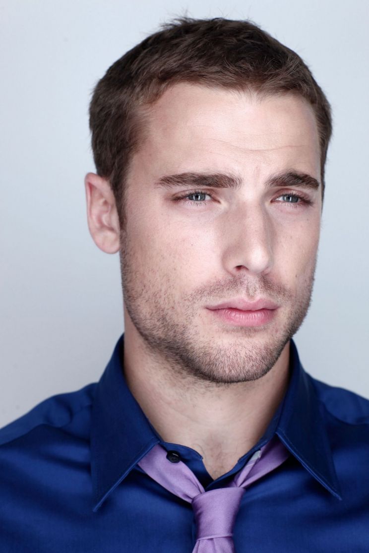 Dustin Milligan