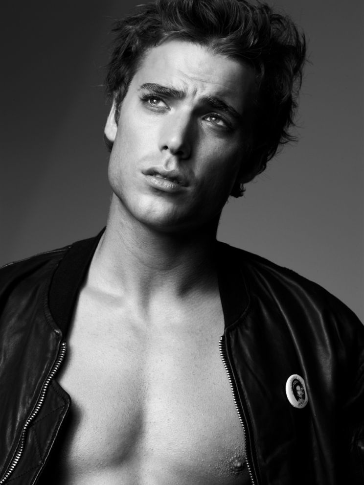 Dustin Milligan