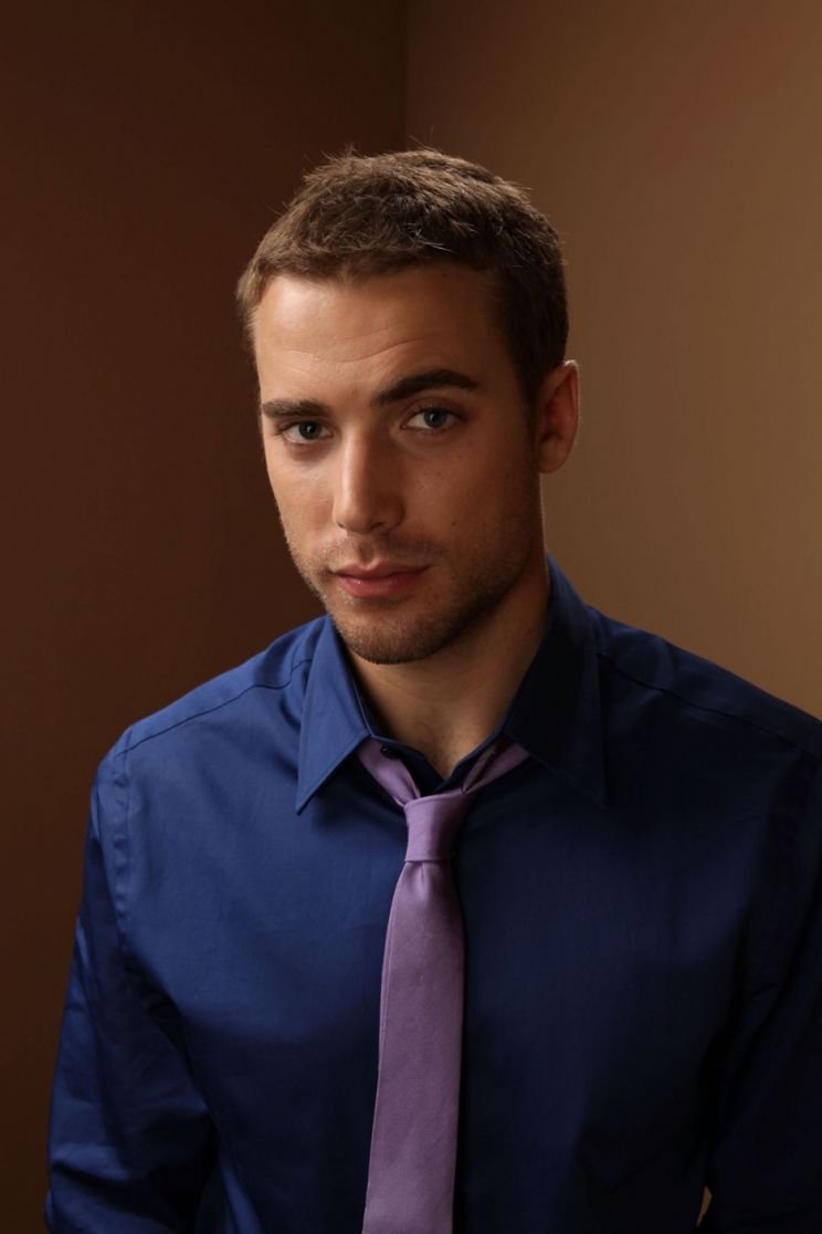 Dustin Milligan