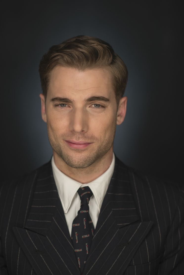 Dustin Milligan