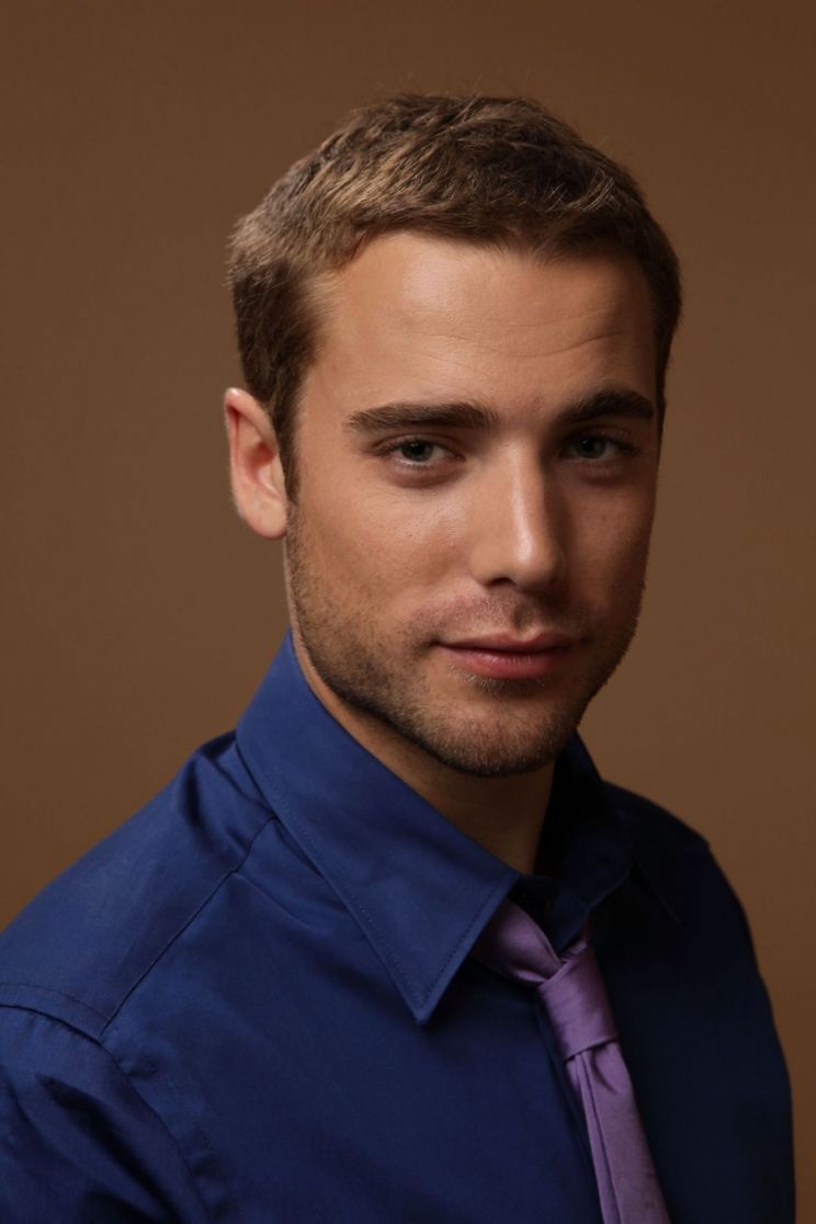 Dustin Milligan