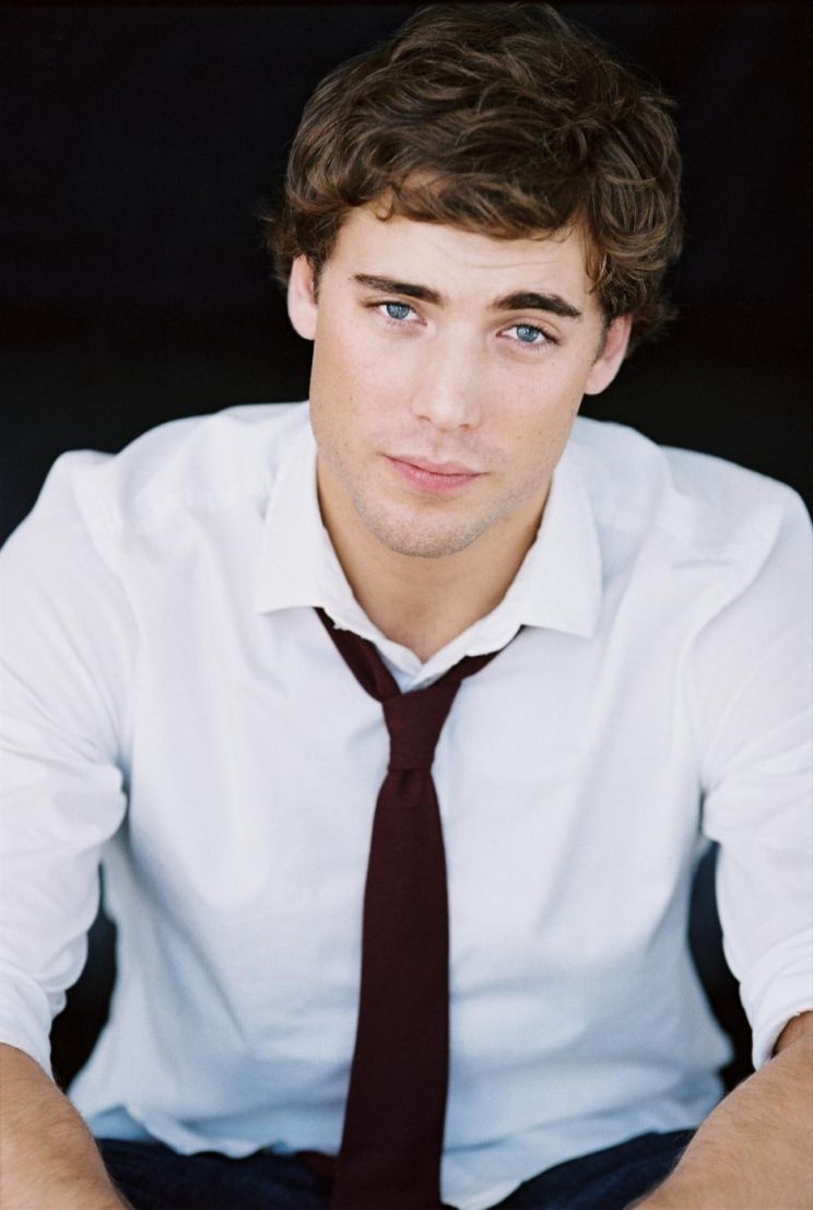 Dustin Milligan