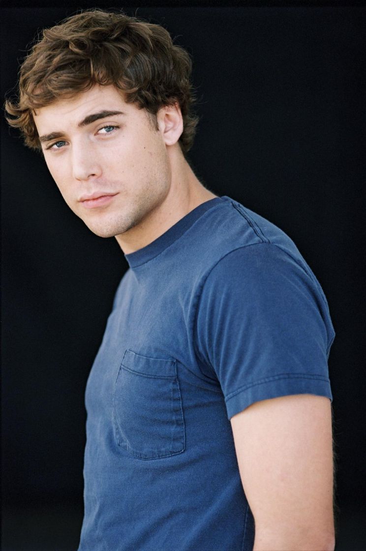 Dustin Milligan