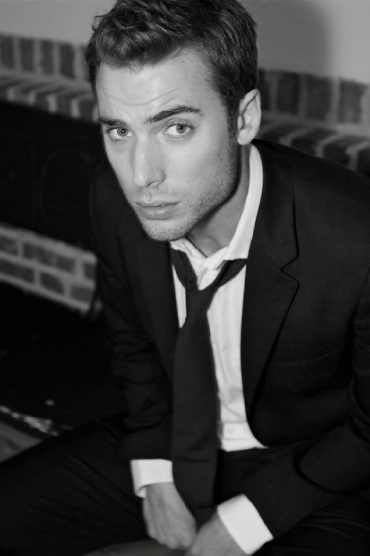 Dustin Milligan