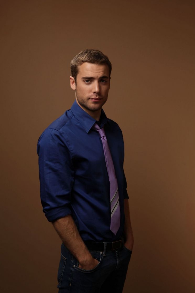 Dustin Milligan